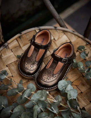 chaussure low t-bar flower vue de profil, modèle en cuir naturel  Petit Nord, Coton en Herbe
