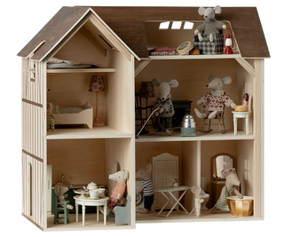 Maison de poupée souris
