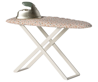 Table et fer à repasser Set