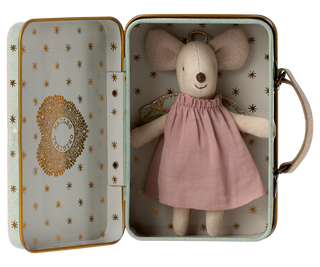 Souris ange dans la valise maileg coton en herbe