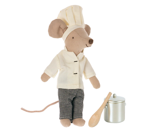 Souris chef avec ses ustensiles de cuisine maileg coton en herbe