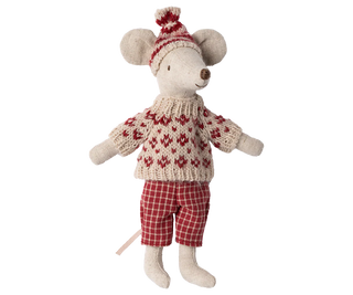 Souris en hiver et sa paire de skis Maman Rouge