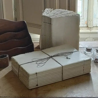 Carnet épais en papier parchemin uni façon livre ancien epigram coton en herbe