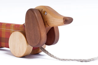 Chien saucisse en bois à tirer tartan friendly toys coton en herbe