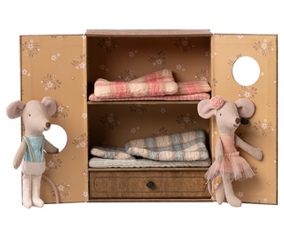 Studio de danse avec petite sœur et petit frère Souris maileg coton en herbe