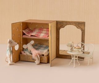 Studio de danse avec petite sœur et petit frère Souris maileg coton en herbe
