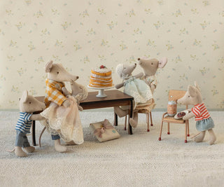 Longue table à manger