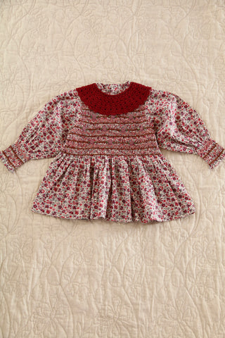 Blouse à smocks col crochet
