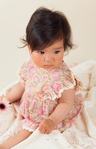 Barboteuse Lena rose fleuri Louise Misha coton en herbe