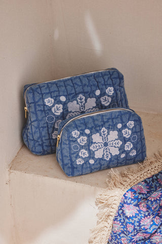 Pochette Teiki bleu avec broderies Louise Misha coton en herbe
