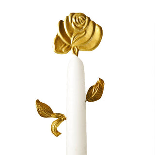 Bijou de Bougie Rose en métal doré signé Boncoeurs, création artisanale raffinée et symbolique, pour illuminer vos bougies d’une touche d’amour et de délicatesse, disponible chez la boutique Coton en Herbe.