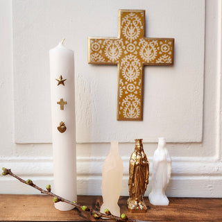 Bijou de Bougie de Baptême en métal doré signé Boncoeurs, création artisanale empreinte de douceur et de spiritualité, à découvrir chez la boutique Coton en Herbe