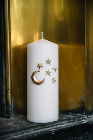 Bijou de Bougie Lune et Étoile en métal doré signé Boncoeurs, création artisanale céleste et symbolique, pour illuminer vos bougies d’un éclat doré, disponible chez la boutique Coton en Herbe