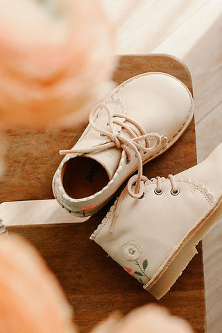 Bottes scallop boots cuir blanc Petit Nord Coton en Herbe
