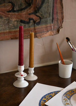 Bougeoir Godron en porcelaine fine signé Alix D. Reynis, au design élégant et intemporel, disponible chez Coton en Herbe