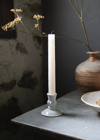 Bougeoir Godron en porcelaine fine signé Alix D. Reynis, au design élégant et intemporel, disponible chez Coton en Herbe