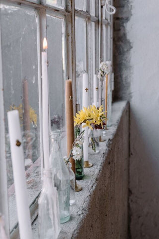 Bougeoir en laiton signé Boncoeurs, création artisanale élégante et intemporelle, diffuseur de lumière et de chaleur, proposé par la boutique Coton en Herbe.