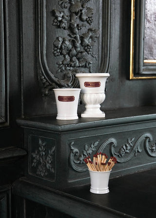 Bougie Napoléon parfumée Oratorio en porcelaine de Limoges signée Alix D. Reynis (40 h, notes d’encens), présentée par la boutique Coton en Herbe.