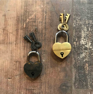 Cadenas Cœur petit modèle en métal doré signé Boncoeurs, création artisanale délicate et symbolique, proposée par la boutique Coton en Herbe.
