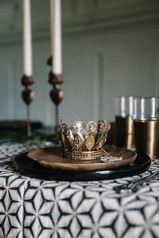 Couronne Primo en métal doré signée Boncoeurs, création murale artisanale au charme spirituel et intemporel, proposée par la boutique Coton en Herbe.