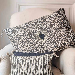 Housse de coussin brodée Rameau Carbone boncoeurs coton en herbe