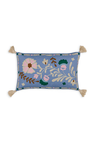 Housse de coussin Janet bleu brodé Louise Misha coton en herbe