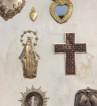 Croix celeste en métal doré signée Boncoeurs, création artisanale empreinte de lumière et de spiritualité, proposée par la boutique Coton en Herbe