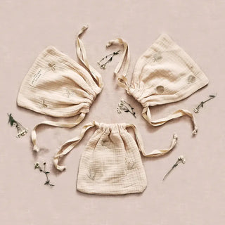 Chaussons bébé beige Gentil Coquelicot  chez Coton en Herbe