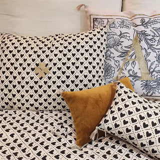 Housse de coussin brodée Les Coeurs boncoeurs coton en herbe décoration