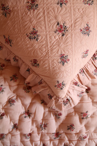 Taie matelassé jardin fleuri rose
