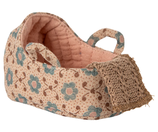 Couffin pour bébé souris