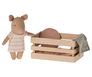 Bébé cochon dans sa caissette Fille