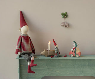 Souris de Noël au volant petite soeur