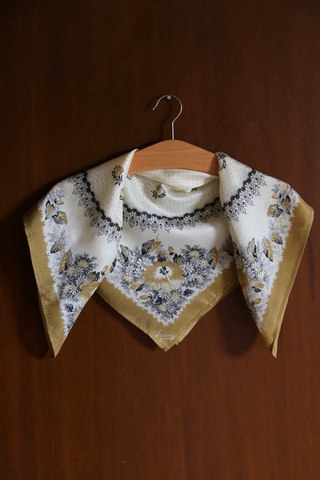 Foulard carré en soie coquelicot Curry