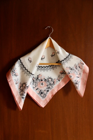 Foulard carré en soie coquelicot rose
