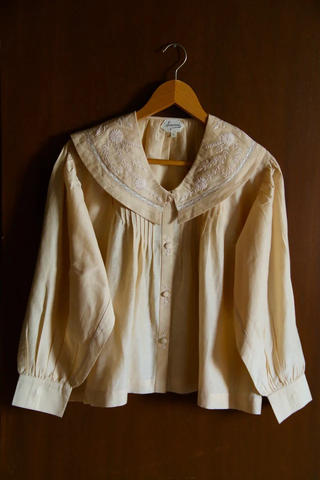 Blouse beurre et col marin brodé