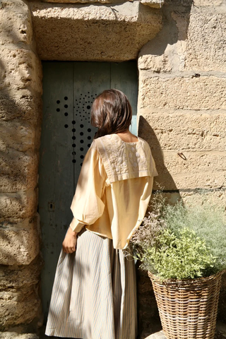 Blouse beurre et col marin brodé
