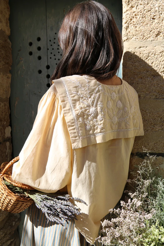 Blouse beurre et col marin brodé