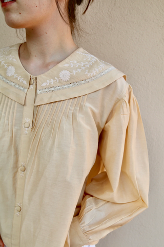 Blouse beurre et col marin brodé