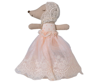Bébé souris en robe