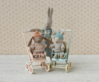 Lapin Hiver Micro Maileg en coloris sable et menthe, chez coton en Herbe