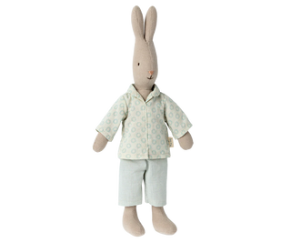 lapin peluche maileg en pyjama coton en herbe
