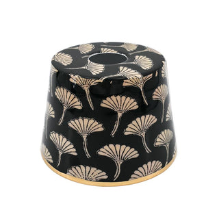 Suspension Ginko en métal doré signée Boncoeurs, création artisanale inspirée de la feuille de ginkgo, symbole de beauté et de longévité, proposée par la boutique Coton en Herbe.