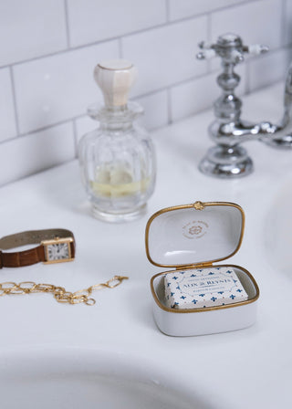 Savon  mini format, fabriqué artisanalement en France, proposé par la boutique Coton en Herbe. Alix D Reynis