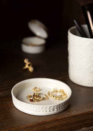 Petite coupelle Empire en porcelaine blanche Alix D Reynis boutique Coton en Herbe