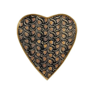 Plateau Cœur Albizia signé Boncoeurs, création artisanale en métal doré et émaillé de teintes rosées, symbole d’amour et de délicatesse, proposé par la boutique Coton en Herbe.
