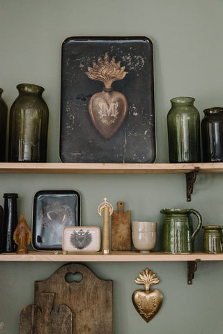 Plateau Réception Cœur Mona en métal doré signé Boncoeurs, création artisanale élégante et symbolique, hommage à l’amour et à la lumière, proposée par la boutique Coton en Herbe