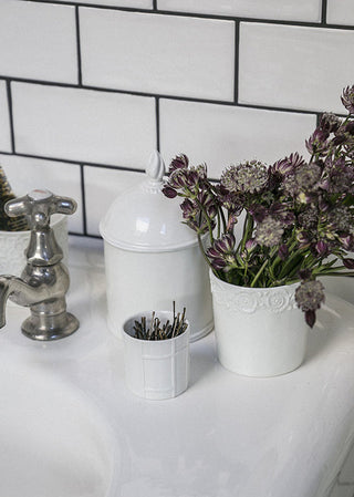 Pot taille moyenne apothicaires en céramique blanche, Alix D.reynis Coton en Herbe