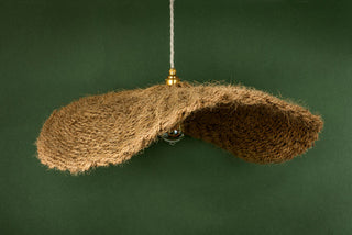 Suspension N°2 en fibre de coco signée Atelier Bouillant, création artisanale et naturelle, proposée par Coton en Herbe à Saint-Paul-de-Vence